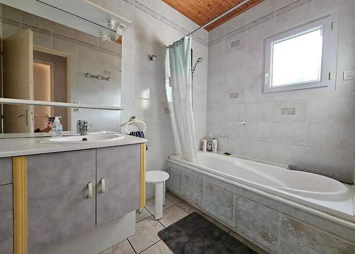 Calme Proche à - Fr-1-476-246